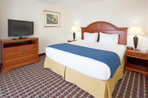 фото отеля Holiday Inn Express Hotel & Suites Petoskey