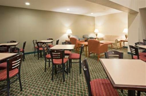 фото отеля Holiday Inn Express Hotel & Suites Petoskey