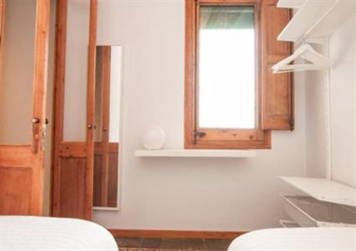 фото отеля Rent4Days Sants Apartments Barcelona