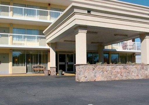 фото отеля Quality Inn Charlottesville