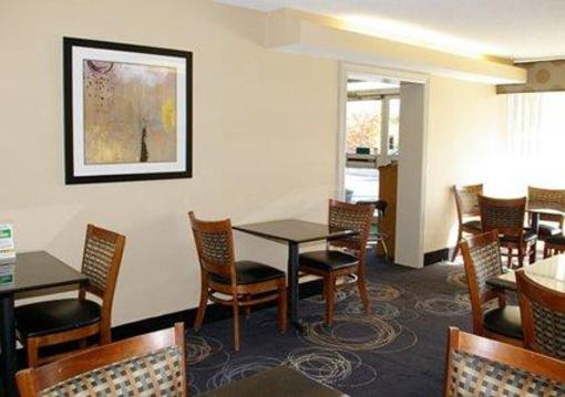 фото отеля Quality Inn Charlottesville