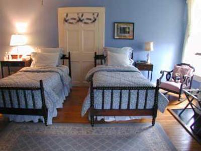фото отеля 1823 Historic Rose Hill Inn