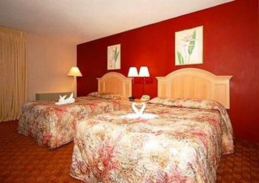 фото отеля Newport Ambassador Inn & Suites