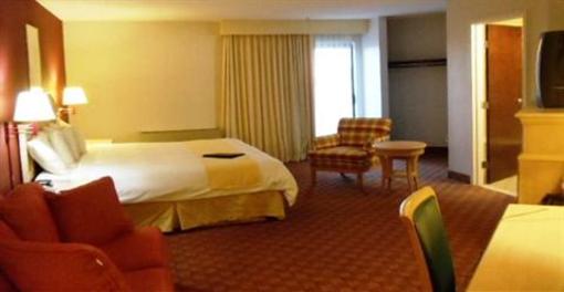 фото отеля Newport Ambassador Inn & Suites