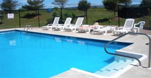 фото отеля Newport Ambassador Inn & Suites