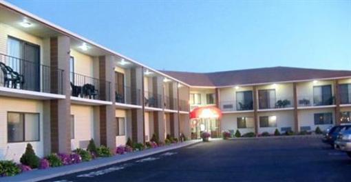 фото отеля Newport Ambassador Inn & Suites
