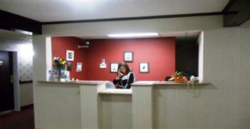фото отеля Newport Ambassador Inn & Suites