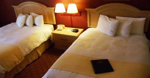 фото отеля Newport Ambassador Inn & Suites