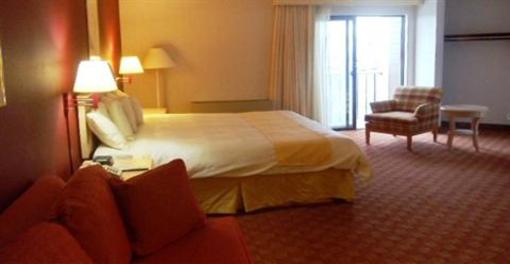 фото отеля Newport Ambassador Inn & Suites