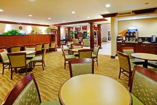фото отеля Holiday Inn Express Asheville - Biltmore Square Mall