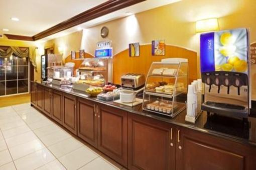 фото отеля Holiday Inn Express Asheville - Biltmore Square Mall