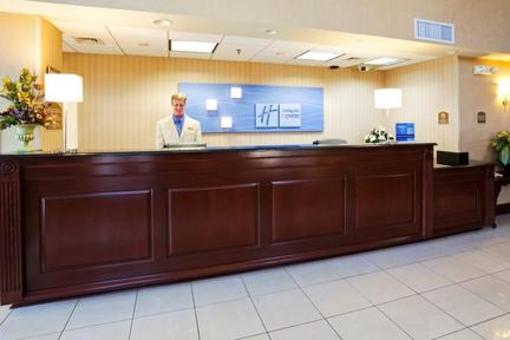 фото отеля Holiday Inn Express Asheville - Biltmore Square Mall