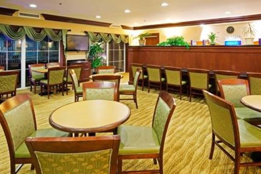 фото отеля Holiday Inn Express Asheville - Biltmore Square Mall