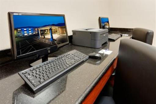 фото отеля Holiday Inn Express and Suites Smithfield - Providence