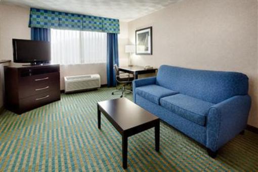фото отеля Holiday Inn Express and Suites Smithfield - Providence