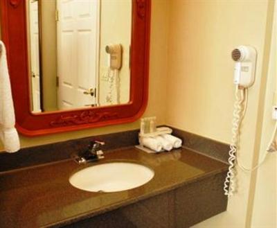 фото отеля Holiday Inn Express Hotel & Suites Savannah-Conf Center @ I-95