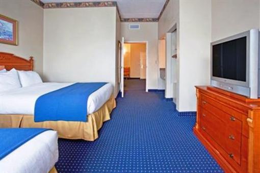 фото отеля Holiday Inn Express Hotel & Suites Savannah-Conf Center @ I-95