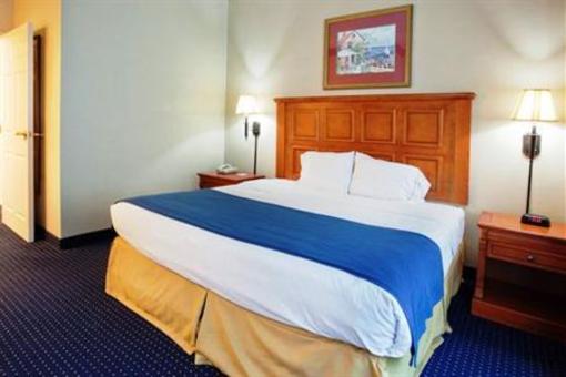 фото отеля Holiday Inn Express Hotel & Suites Savannah-Conf Center @ I-95