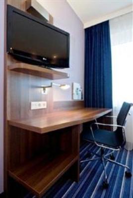 фото отеля Holiday Inn Express Amsterdam Sloterdijk Station