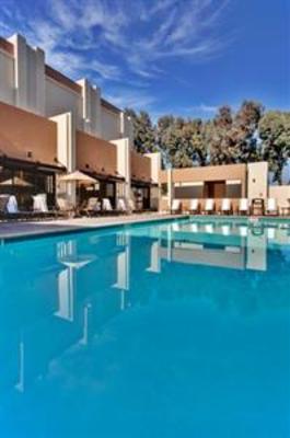 фото отеля Holiday Inn Hotel & Suites Anaheim 1 BLK Disneyland