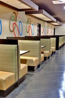 фото отеля Holiday Inn Hotel & Suites Anaheim 1 BLK Disneyland