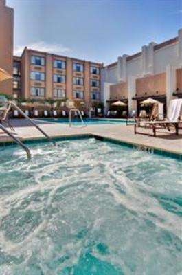 фото отеля Holiday Inn Hotel & Suites Anaheim 1 BLK Disneyland