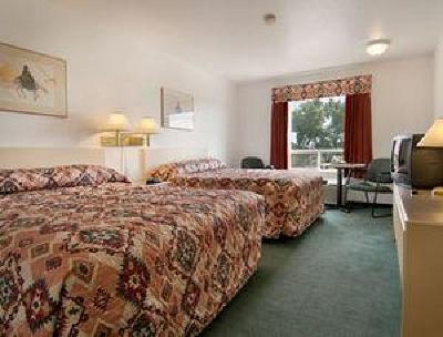 фото отеля Super 8 Motel - Calgary / Shawnessy