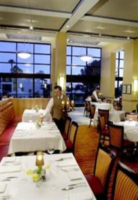 фото отеля Newport Beach Marriott Hotel & Spa