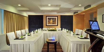 фото отеля Majestic Court Sarovar Portico
