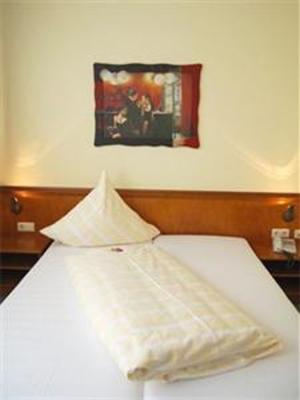 фото отеля Zur Almwirtin Hotel Haar