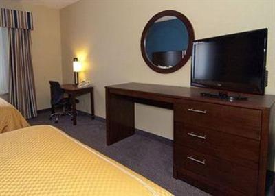 фото отеля Comfort Suites Airport North