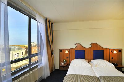 фото отеля Badhotel Scheveningen