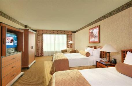 фото отеля Embassy Suites Anaheim South / Disneyland Resort