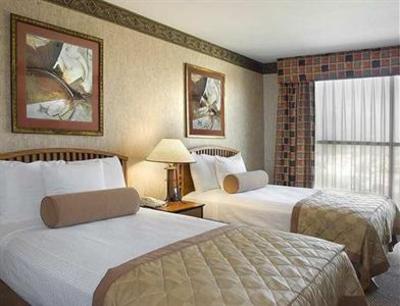 фото отеля Embassy Suites Anaheim South / Disneyland Resort