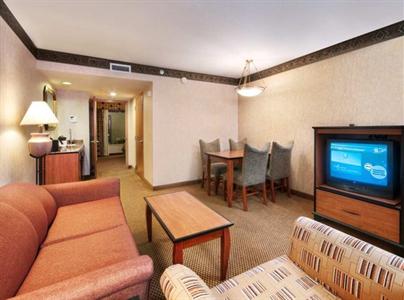фото отеля Embassy Suites Anaheim South / Disneyland Resort