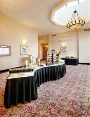 фото отеля Embassy Suites Anaheim South / Disneyland Resort