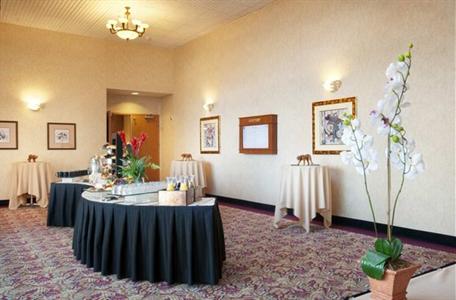 фото отеля Embassy Suites Anaheim South / Disneyland Resort