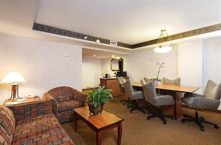 фото отеля Embassy Suites Anaheim South / Disneyland Resort