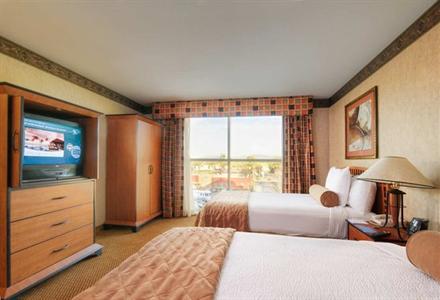 фото отеля Embassy Suites Anaheim South / Disneyland Resort