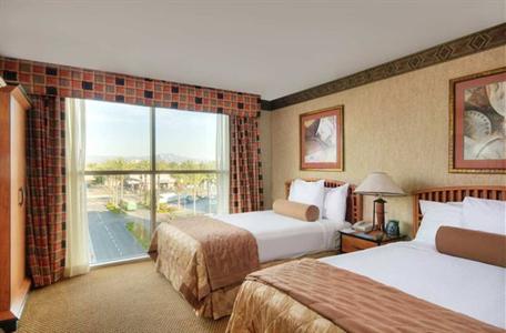 фото отеля Embassy Suites Anaheim South / Disneyland Resort