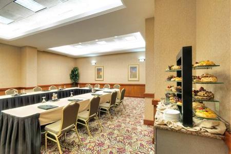 фото отеля Embassy Suites Anaheim South / Disneyland Resort