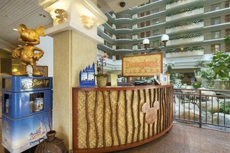 фото отеля Embassy Suites Anaheim South / Disneyland Resort