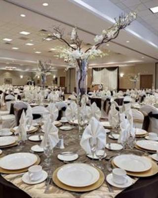 фото отеля Embassy Suites Anaheim South / Disneyland Resort