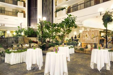 фото отеля Embassy Suites Anaheim South / Disneyland Resort