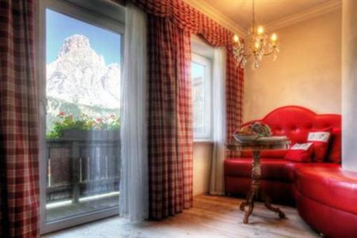 фото отеля Hotel La Perla Corvara in Badia