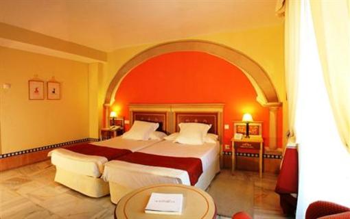 фото отеля Alcazar de la Reina Hotel