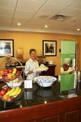 фото отеля Hampton Inn & Suites Fort Myers - Colonial Blvd