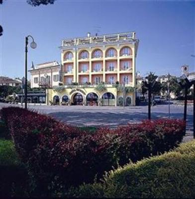 фото отеля Hotel Vittorio Desenzano Del Garda