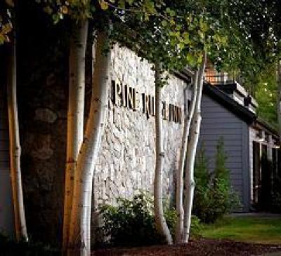 фото отеля Pine Ridge Inn