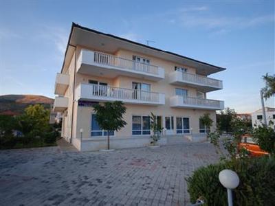 фото отеля Apartmani Trogir